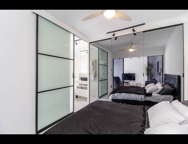 1 BEDROOM APARTMENT TO LET IN SEA POINT