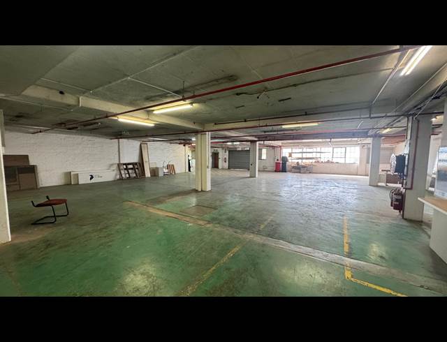 1,615M² WAREHOUSE TO LET IN KEW INDUSTRIAL
