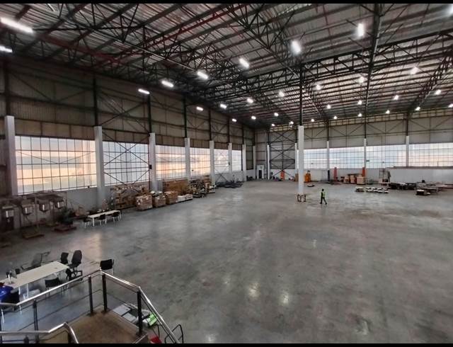 3,694M² WAREHOUSE TO LET IN CORNUBIA