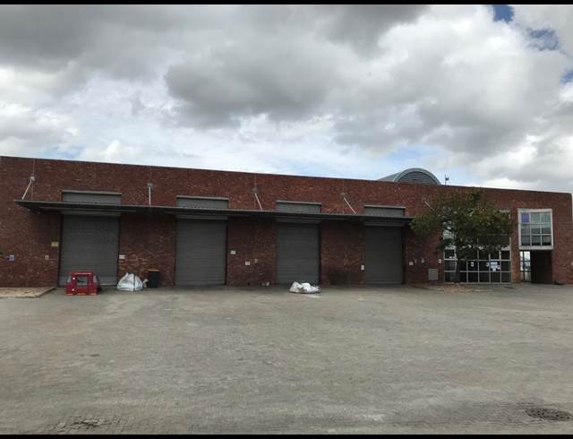1,553M² WAREHOUSE TO LET IN STIKLAND INDUSTRIAL