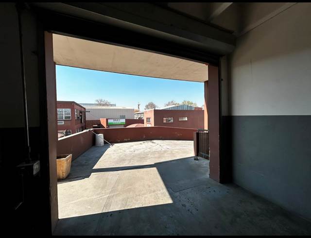 230M² WAREHOUSE TO LET IN WYNBERG