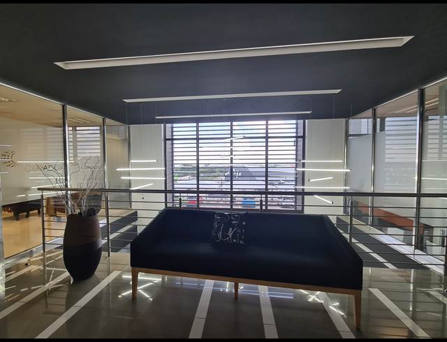 1,348M² OFFICE TO LET IN VORNA VALLEY