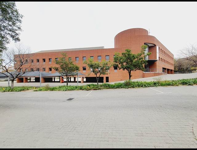 3,230M² BUSINESS TO LET IN VORNA VALLEY