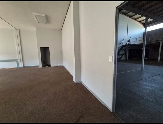 1,016M² WAREHOUSE TO LET IN HALFWAY HOUSE
