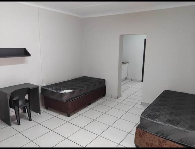 1 BEDROOM PROPERTY TO RENT IN DIE BULT