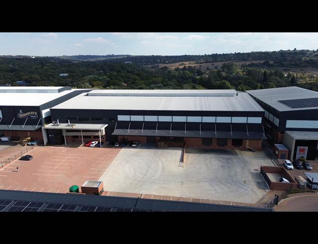 6,940M² WAREHOUSE TO LET IN NORTH RIDING