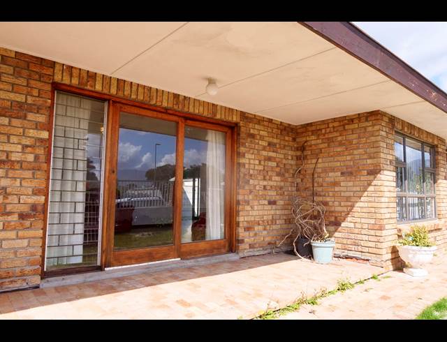 3 BEDROOM HOUSE RENTED IN STEENBERG