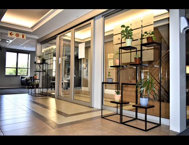 38M² BUILDING TO LET IN FOURWAYS