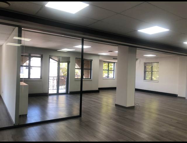 188M² OFFICE TO LET IN HYDE PARK