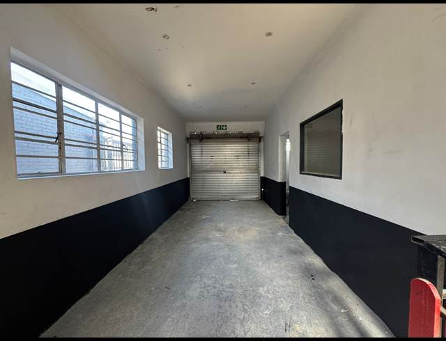 290M² WAREHOUSE TO LET IN SEBENZA