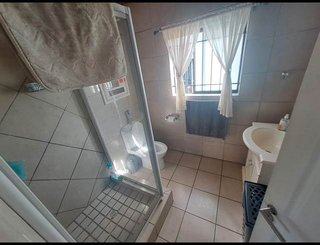 4 bed property to rent in HOSPITAL HILL