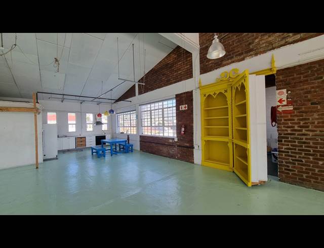 365M² BUILDING TO LET IN WOODSTOCK