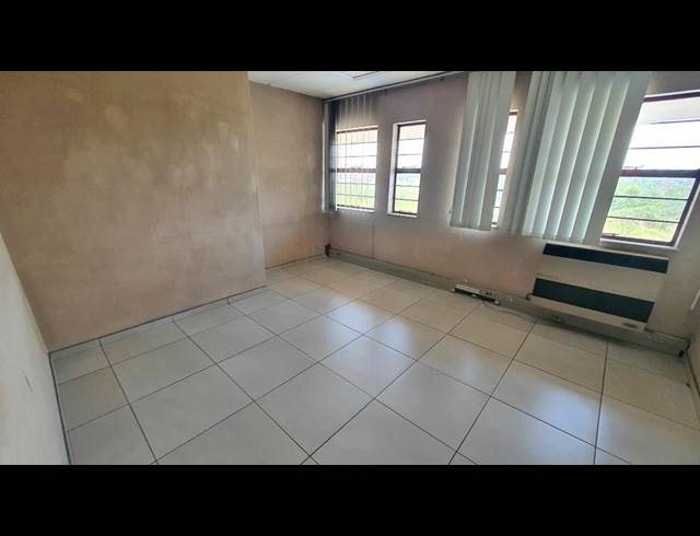 1,000M² WAREHOUSE TO LET IN SEBENZA