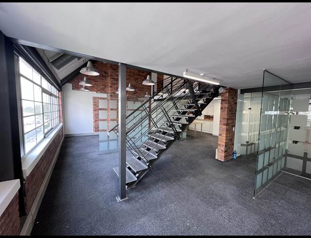 204M² OFFICE TO LET IN GREEN POINT