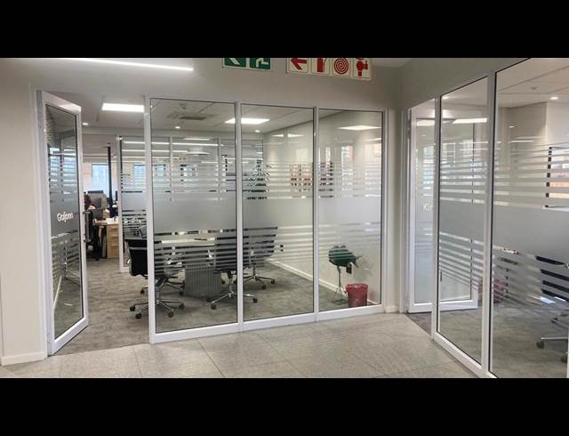 1,310M² OFFICE TO LET IN BIRNAM