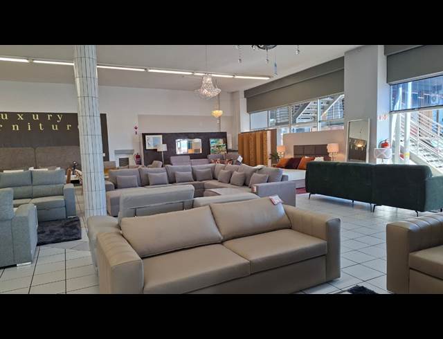 340M² RETAIL TO LET IN RIVERSIDE PARK