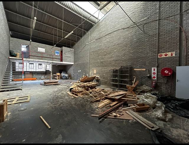 306M² WAREHOUSE TO LET IN KEW