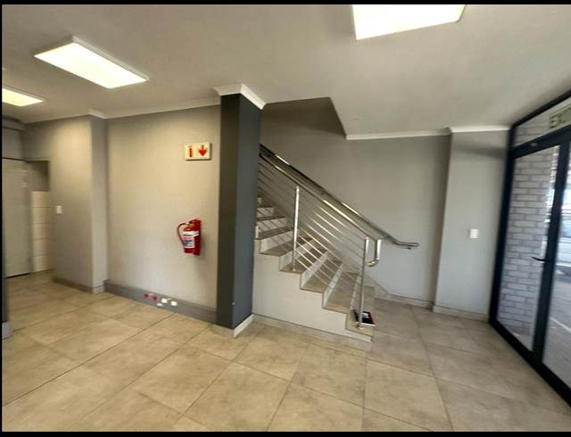 684M² WAREHOUSE TO LET IN STIKLAND INDUSTRIAL