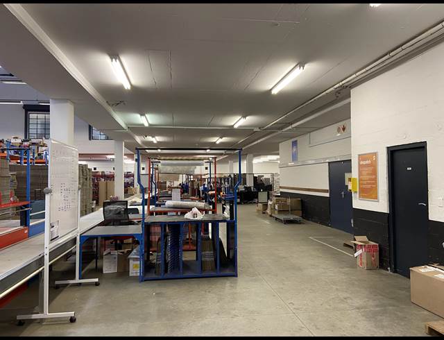 2,138M² WAREHOUSE TO LET IN WESTLAKE