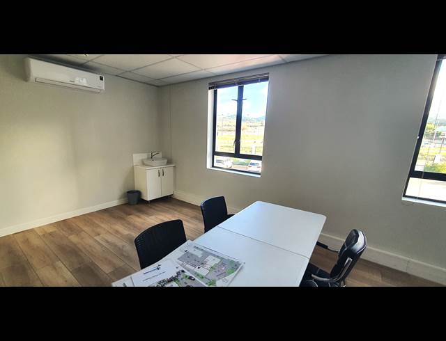 22M² OFFICE TO LET IN PAARL CENTRAL