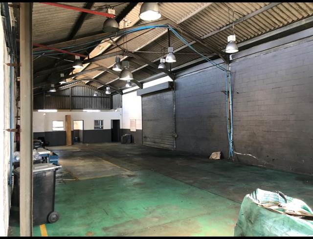 550M² WAREHOUSE TO LET IN STIKLAND