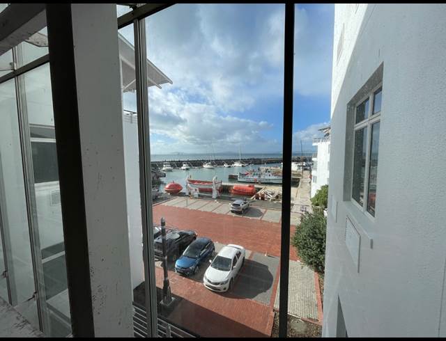 388M² OFFICE TO LET IN WATERFRONT