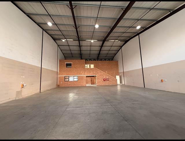 425M² WAREHOUSE TO LET IN AIRPORT PARK