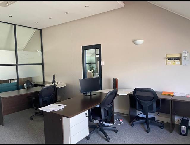 86M² OFFICE TO LET IN WESTLAKE