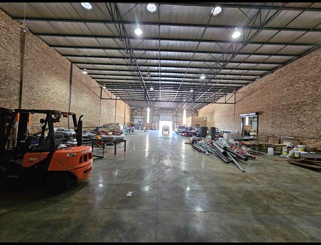 1,545M² FACTORY TO LET IN LANSERIA