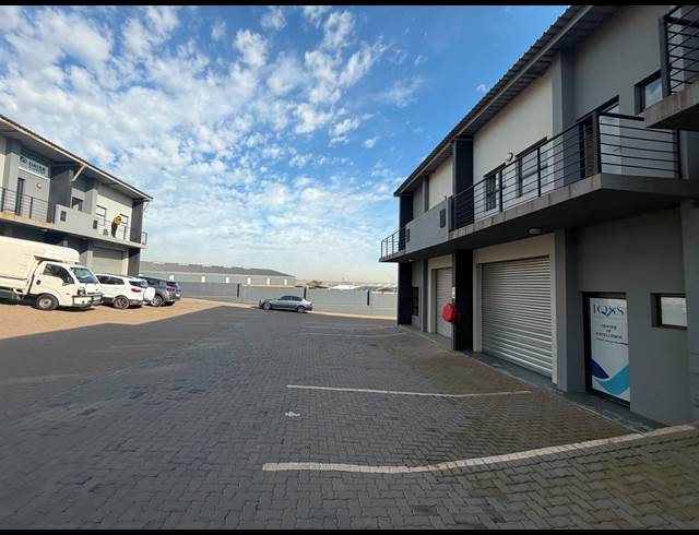 106M² WAREHOUSE TO LET IN CLAYVILLE