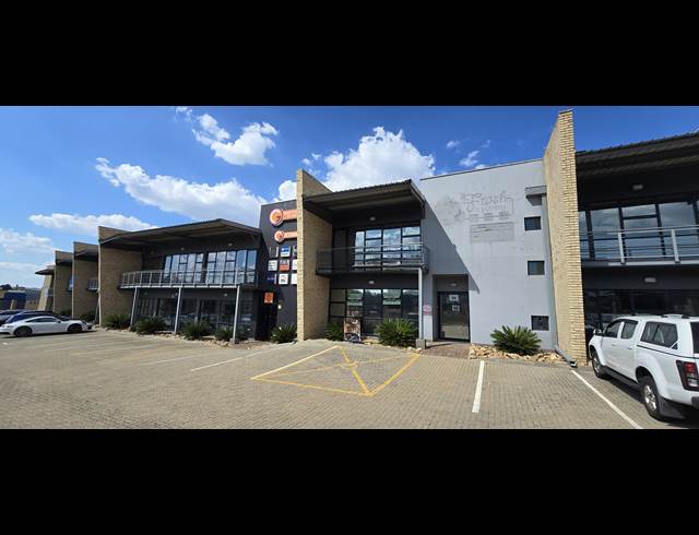 517M² WAREHOUSE TO LET IN NORTH RIDING