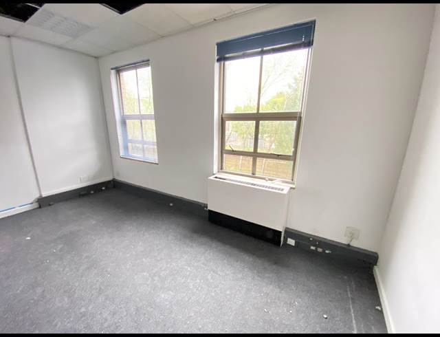 27M² OFFICE TO LET IN RONDEBOSCH