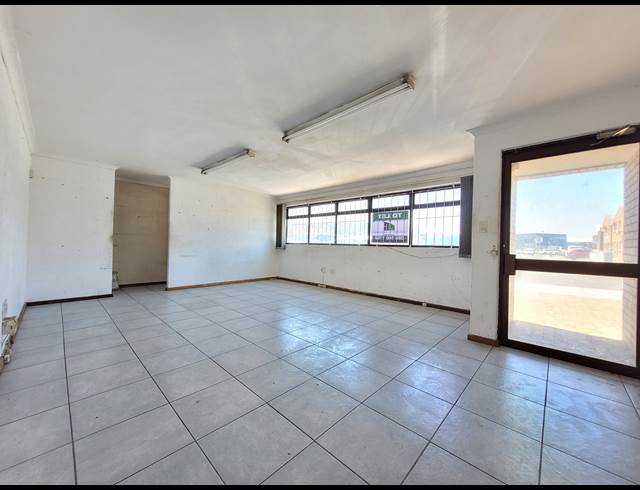350M² WAREHOUSE TO LET IN STIKLAND INDUSTRIAL