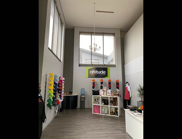 621M² SHOWROOM TO LET IN PAARDEN EILAND