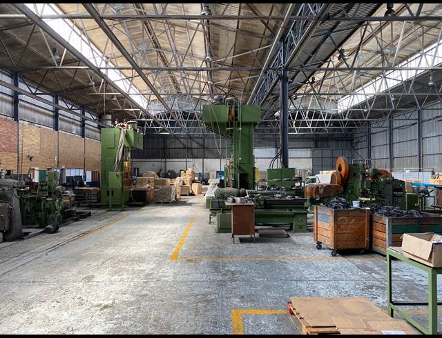 2,614M² FACTORY TO LET IN PAROW INDUSTRIAL