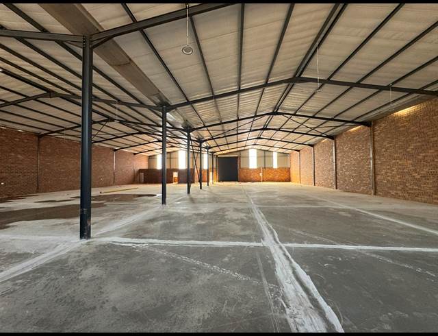 1,114M² WAREHOUSE TO LET IN AEROTON