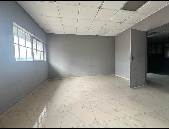 1,200M² WAREHOUSE TO LET IN PHOENIX INDUSTRIAL