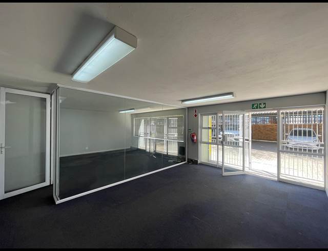 555M² WAREHOUSE TO LET IN GLEN AUSTIN AH