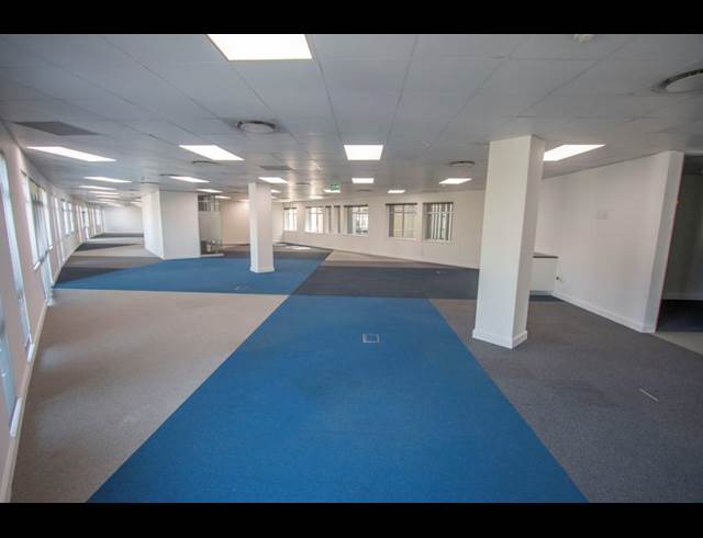 2,000M² OFFICE TO LET IN SANDOWN