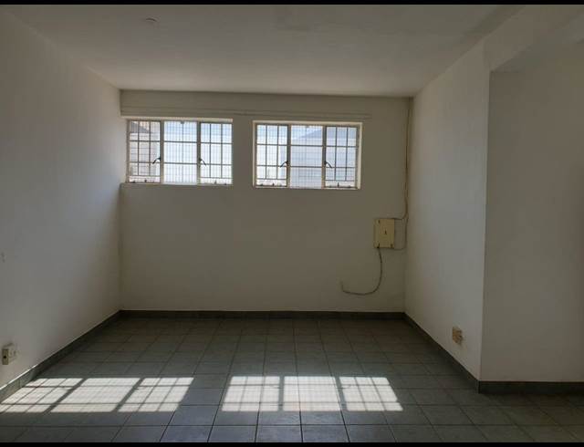 75M² OFFICE TO LET IN ELECTRON