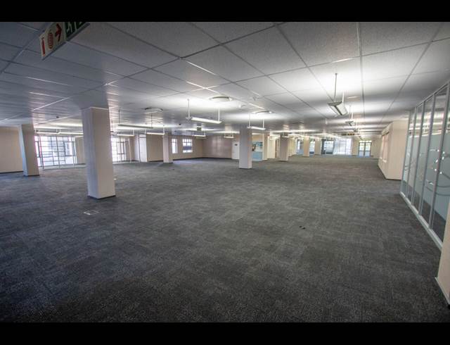 1,013M² OFFICE TO LET IN ILLOVO