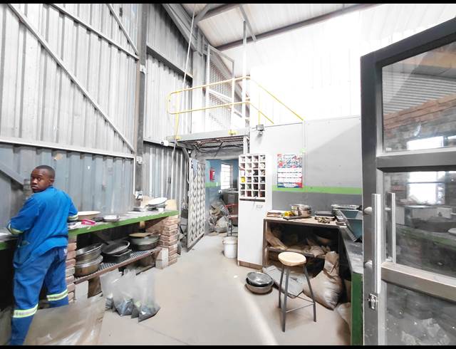 800M² WAREHOUSE TO LET IN CLAYVILLE