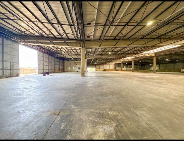 7,694M² WAREHOUSE TO LET IN MOBENI