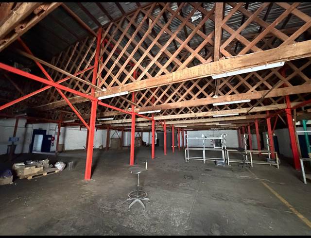 1,166M² WAREHOUSE TO LET IN CLAYVILLE