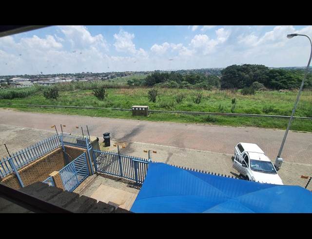1,000M² WAREHOUSE TO LET IN SEBENZA