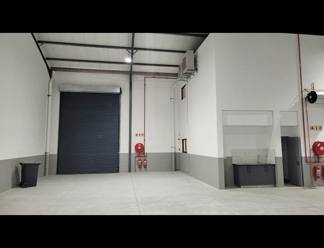 395M² WAREHOUSE TO LET IN STIKLAND INDUSTRIAL