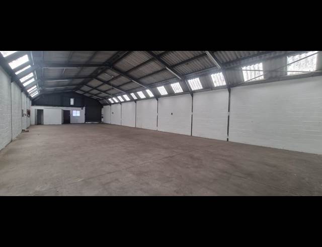 300M² WAREHOUSE TO LET IN AIRPORT INDUSTRIA