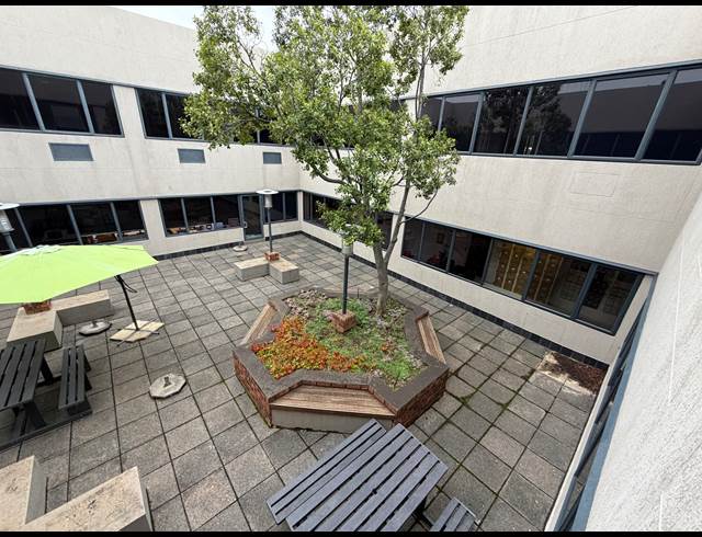 1,012M² BUILDING TO LET IN BEDFORDVIEW
