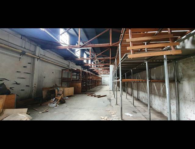 2,300M² WAREHOUSE TO LET IN CITY & SUBURBAN