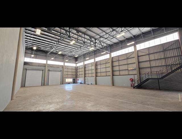 2,244M² WAREHOUSE TO LET IN LANSERIA